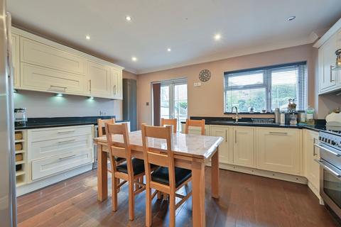 4 bedroom townhouse for sale, Cherrydale, Watford, WD18