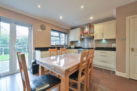 4 bedroom townhouse for sale, Cherrydale, Watford, WD18