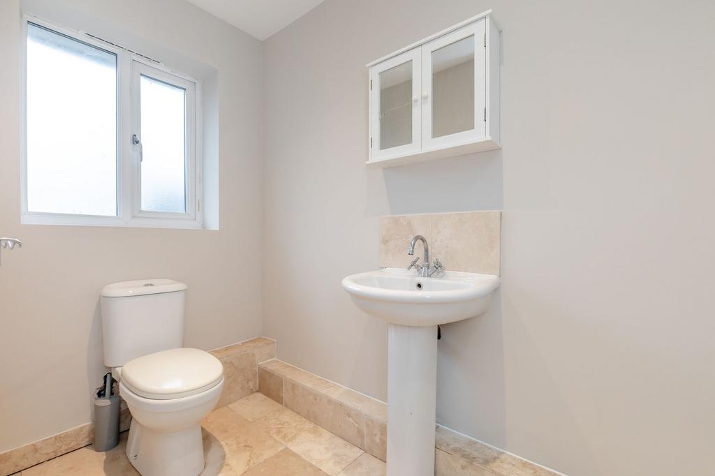 Bedroom 2 ensuite