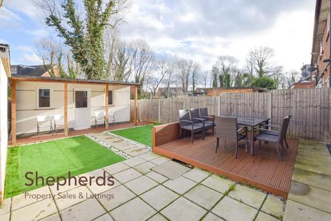 3 bedroom flat for sale, Whitefields Road, Cheshunt EN8