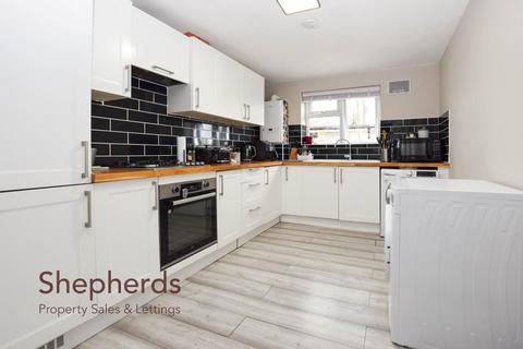 3 bedroom flat for sale, Whitefields Road, Cheshunt EN8