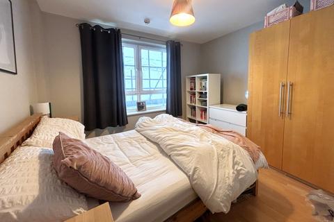 2 bedroom flat to rent, Centrium, Woking GU22