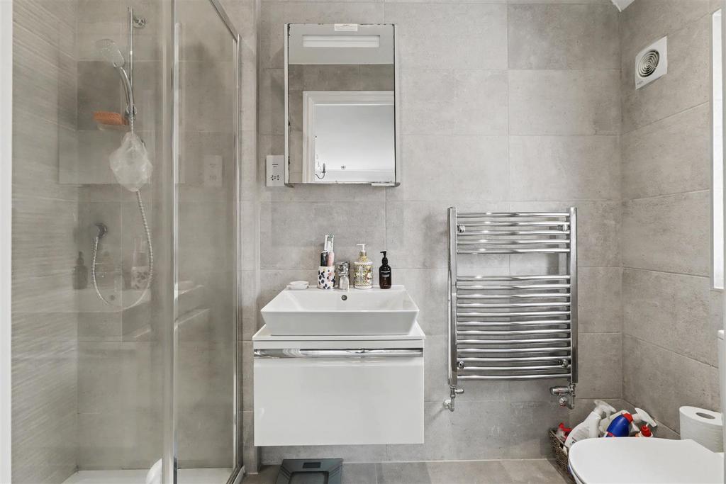 Ensuite.JPG