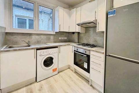 2 bedroom apartment to rent, Marvels Lane, London, SE12 9PG
