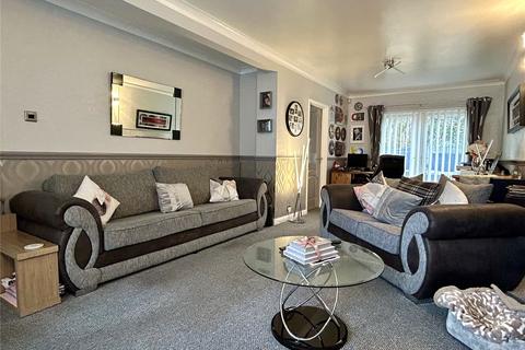 4 bedroom semi-detached house for sale, Edgeware Road, Chadderton, Oldham, Greater Manchester, OL9