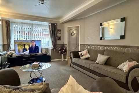 4 bedroom semi-detached house for sale, Edgeware Road, Chadderton, Oldham, Greater Manchester, OL9