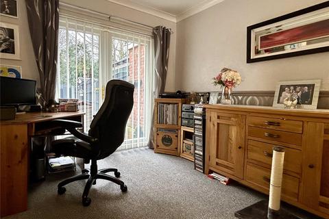 4 bedroom semi-detached house for sale, Edgeware Road, Chadderton, Oldham, Greater Manchester, OL9