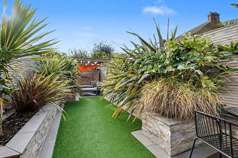 4 bedroom terraced house for sale, Grange Road, Gillingham ME7