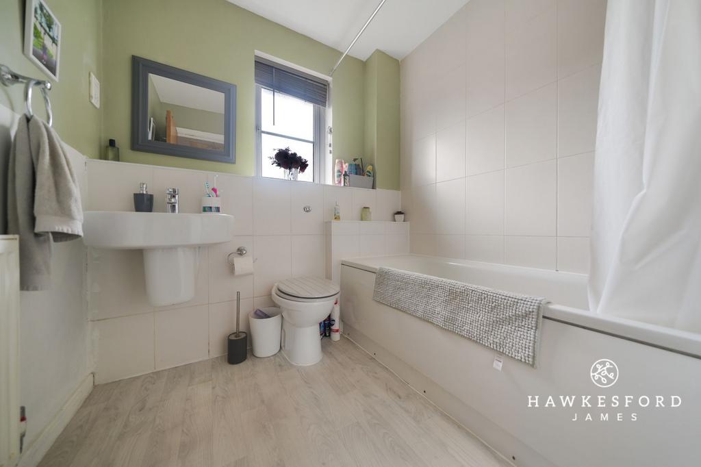 Barnfields Court, Sittingbourne - Bathroom