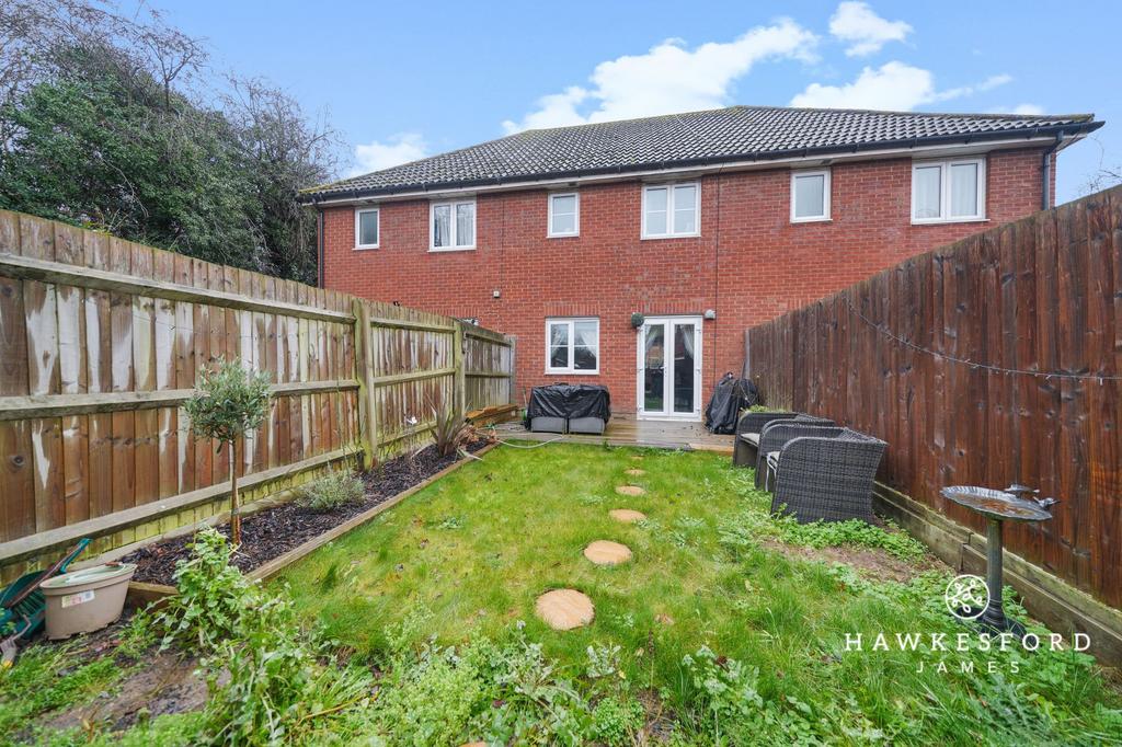 Barnfields Court, Sittingbourne - Garden