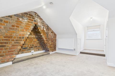 3 bedroom terraced house to rent, Grove Park Lane, Harrogate, HG1