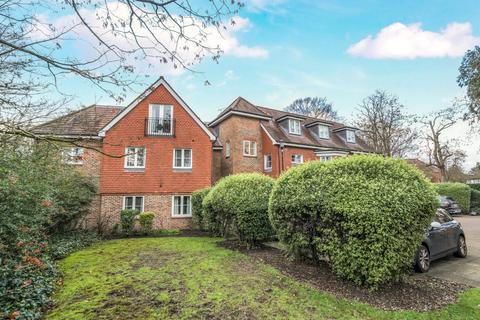 2 bedroom flat for sale, Stretton Court, Wey Road, Weybridge, Surrey, KT13