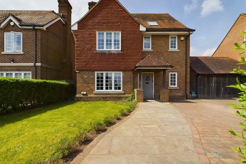 5 bedroom detached house to rent, Netherne Lane, Coulsdon CR5