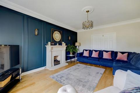 5 bedroom detached house to rent, Netherne Lane, Coulsdon CR5
