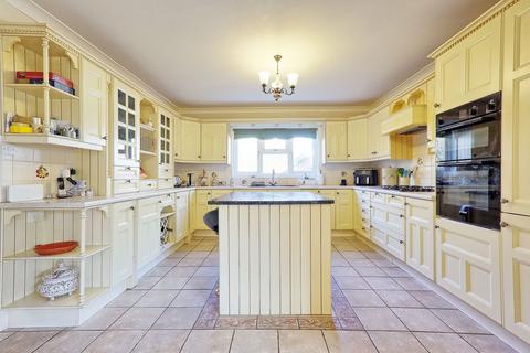 5 bedroom detached house for sale, Mill Road, Burnham-on-crouch CM0