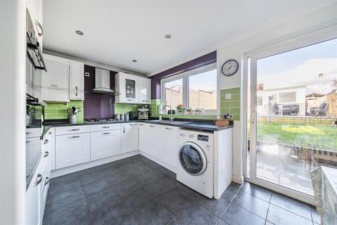 3 bedroom end of terrace house for sale, Oak Tree Walk, Keynsham, Bristol