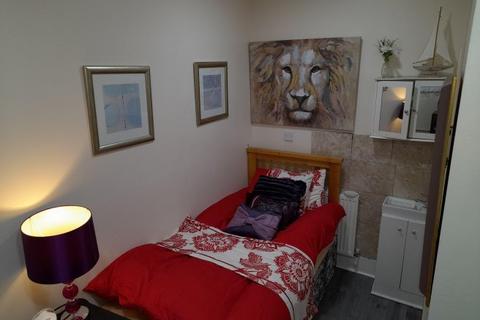 Studio to rent, Princes Road