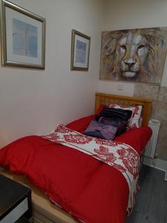 Studio to rent, Princes Road