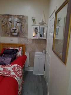Studio to rent, Princes Road