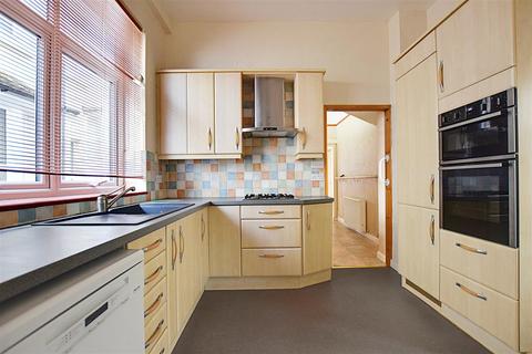 2 bedroom flat for sale, Sea Road, Bexhill-On-Sea