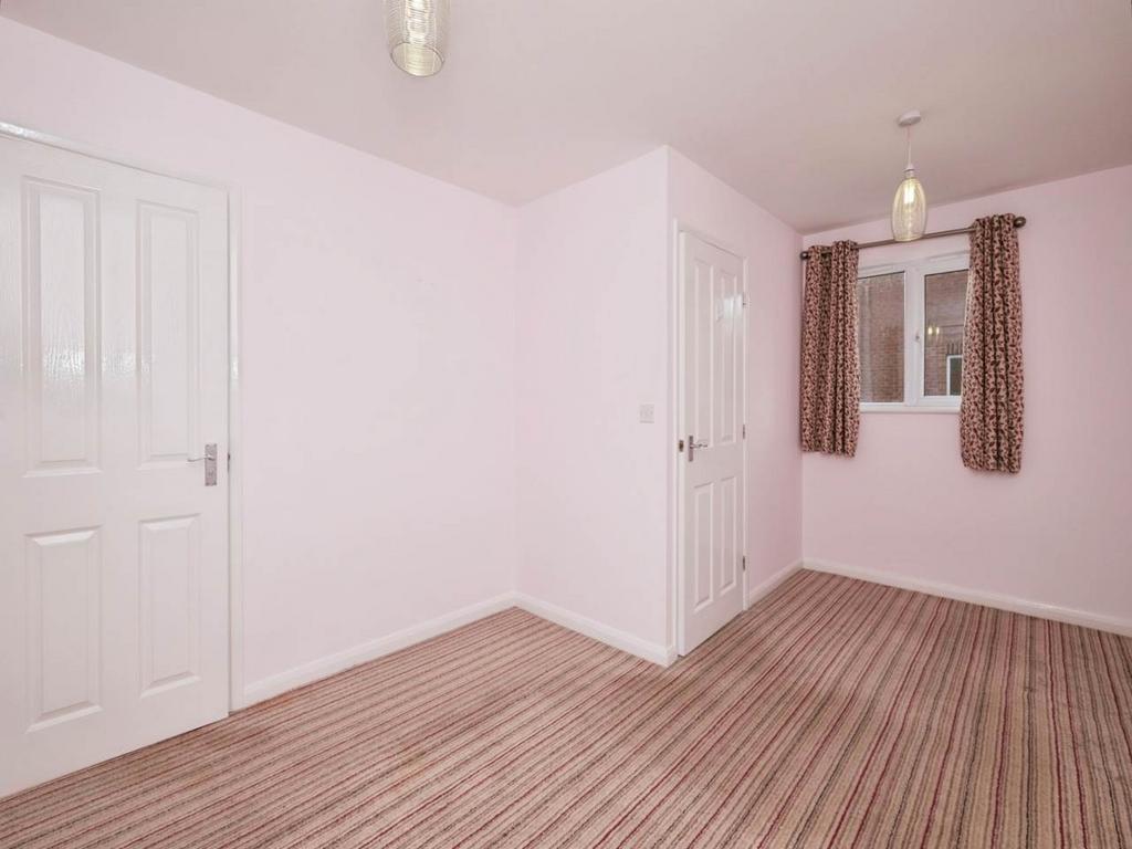 Bedroom 2 (2)