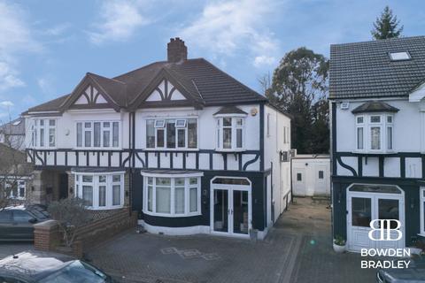3 bedroom semi-detached house for sale, Earlswood Gardens, Clayhall, IG5
