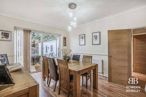 3 bedroom semi-detached house for sale, Earlswood Gardens, Clayhall, IG5