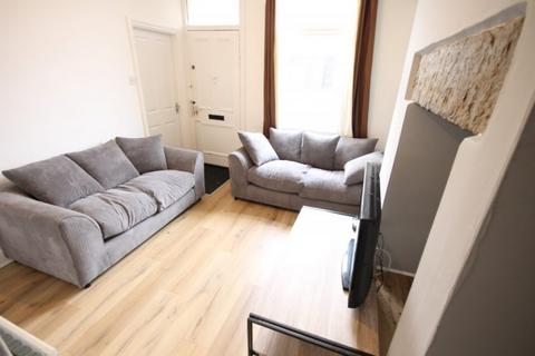 4 bedroom terraced house to rent, Trelawn Avenue, Headingley, Leeds, LS6 3JN