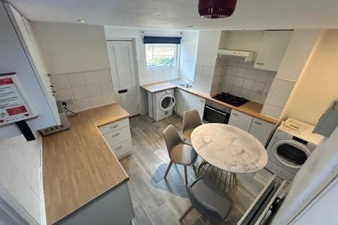 4 bedroom terraced house to rent, Trelawn Avenue, Headingley, Leeds, LS6 3JN