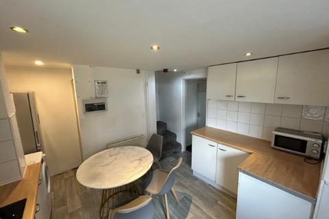 4 bedroom terraced house to rent, Trelawn Avenue, Headingley, Leeds, LS6 3JN