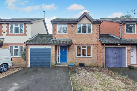 3 bedroom terraced house for sale, Juniper Close, Whitehill, Bordon, GU35