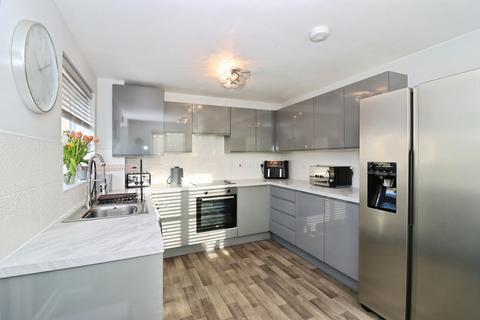 Drake Avenue, Chesterfield, S43