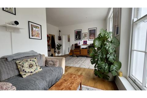 2 bedroom flat for sale, Foxley Road, London, SW9