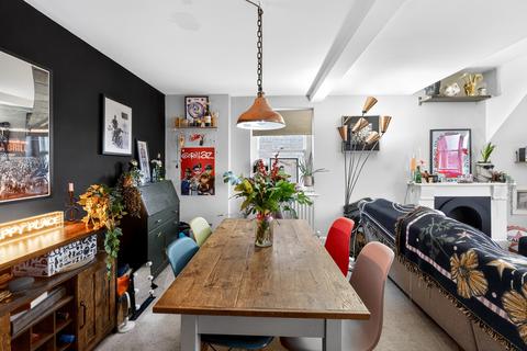 2 bedroom flat for sale, Kendal Place, London, SW15