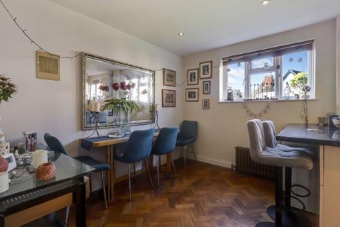 2 bedroom maisonette for sale, Bridge Road, East Molesey, KT8