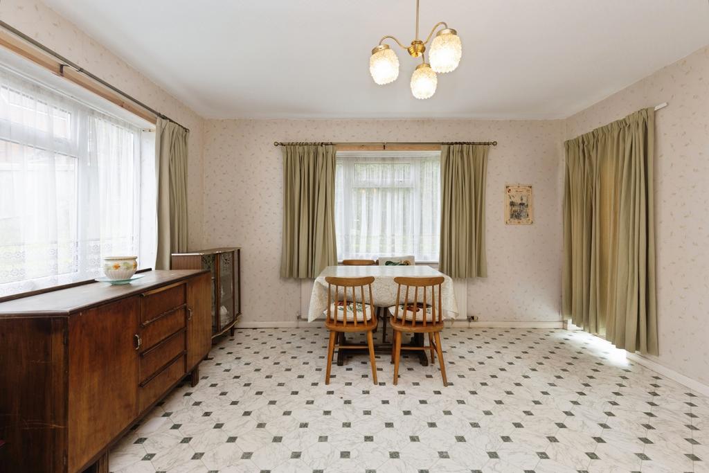 Lounge/Dining Room