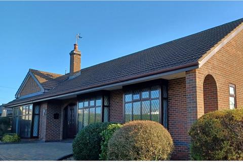 4 bedroom detached bungalow for sale, Manor House Court, Nottingham, NG17