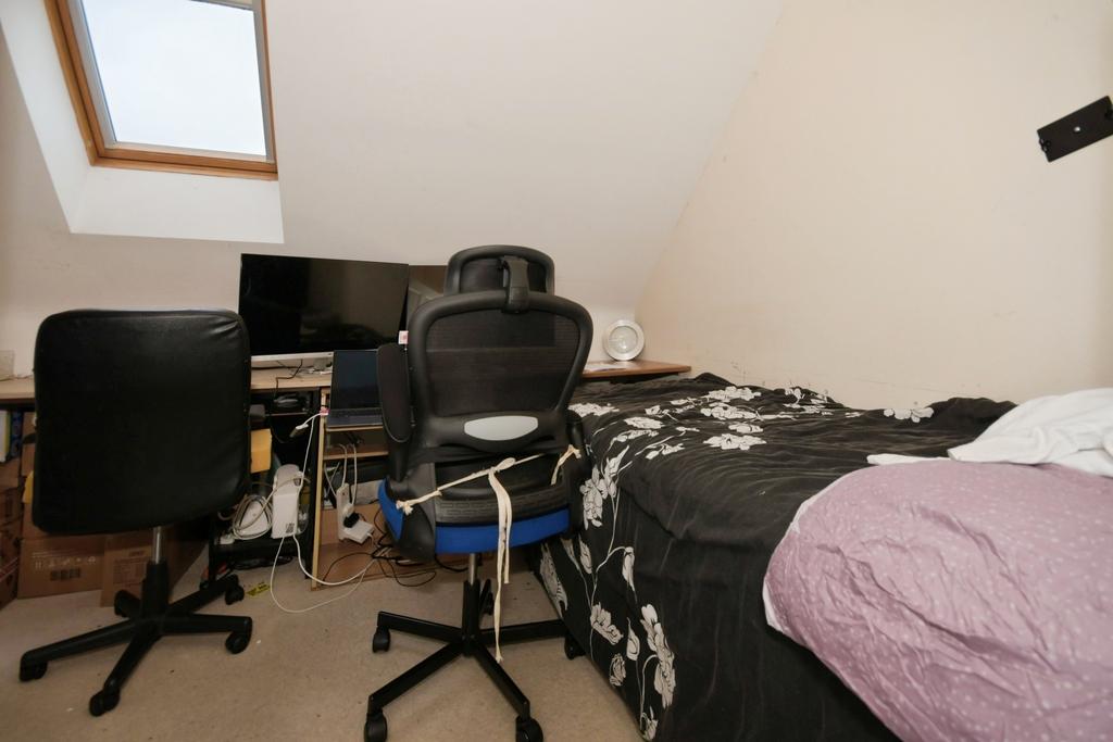 Office / Bed' Five