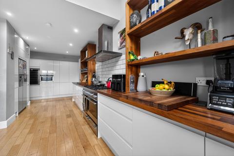 4 bedroom detached house for sale, Normanton Drive, Mansfield, NG18