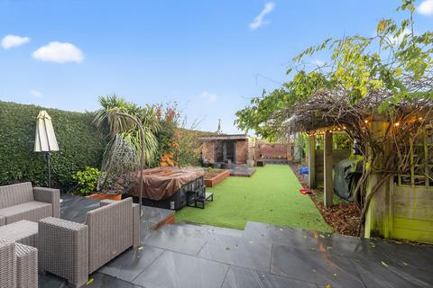 4 bedroom detached house for sale, Normanton Drive, Mansfield, NG18