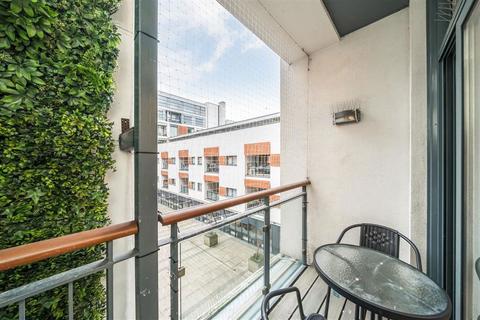 1 bedroom flat for sale, Cornell Square, London SW8