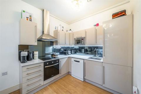 1 bedroom flat for sale, Cornell Square, London SW8