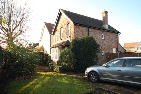 3 bedroom detached house to rent, Horsell, Woking GU21