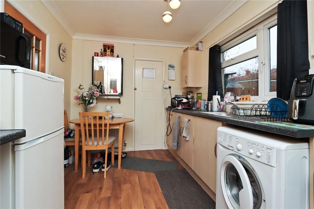 Kitchen Diner Pic 2
