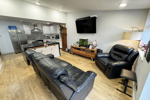 3 bedroom end of terrace house for sale, Mapleton Road, Hall Green