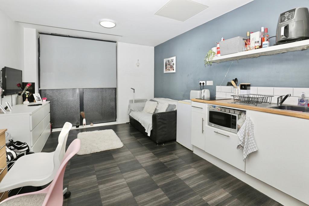 Lounge / Kitchen