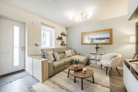 3 bedroom flat for sale, Plum Mews, London SW17