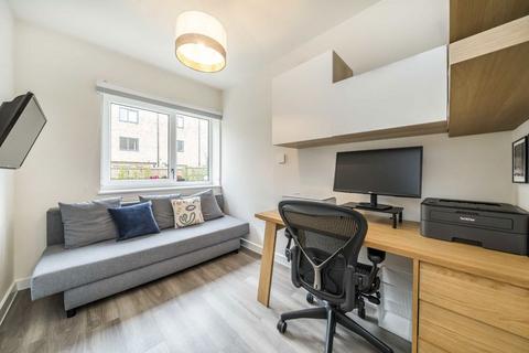 3 bedroom flat for sale, Plum Mews, London SW17