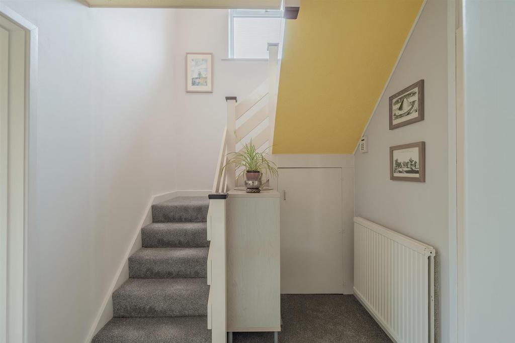 15a Warwick Close-20.jpg