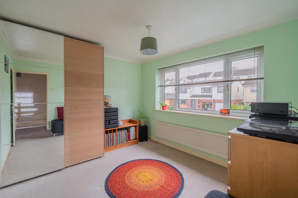 15a Warwick Close-14.jpg